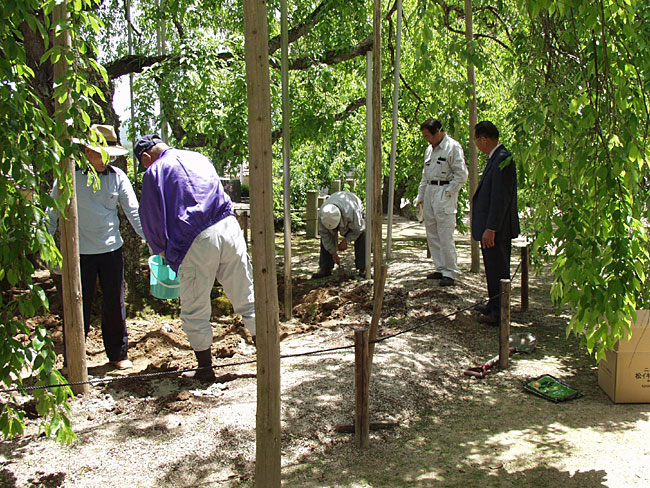 手掘りでの施工の様子(円立寺)